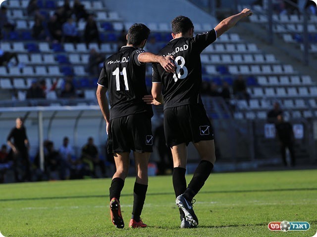 טאהא (18) חוגג (קובי פורטל)