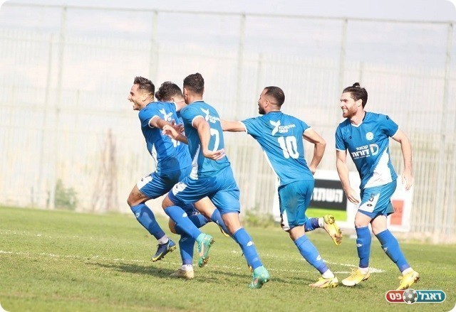 רוצים להמשיך את המומנטום.שחקני טבריה חוגגים