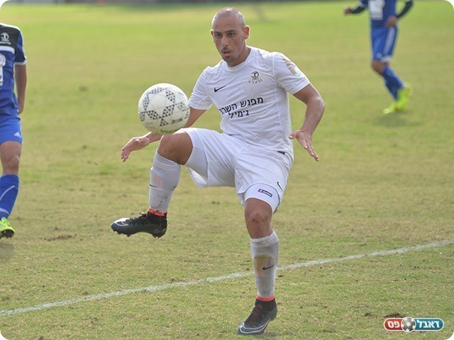 כובש השוויון, עומרי טוויל (קובי פורטל)