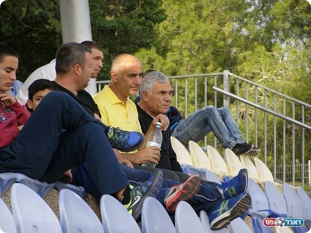 נלחם נגד הפגיעה בליגות הנמוכות. ציון טויטו בצהוב (אמיר שיבי)