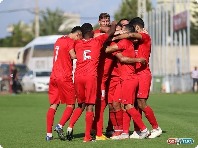 שחקני טירה חוגגים היום ניצחון ענק (נזיה סולטאן)