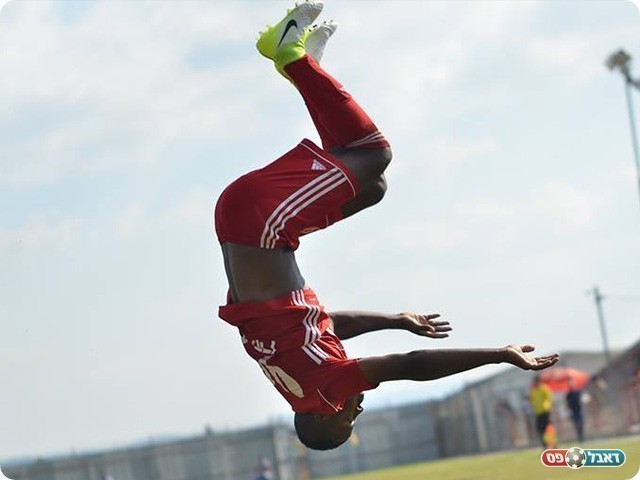 מוסא טראבין עם החגיגה לאחר השער (אבי רביבו)