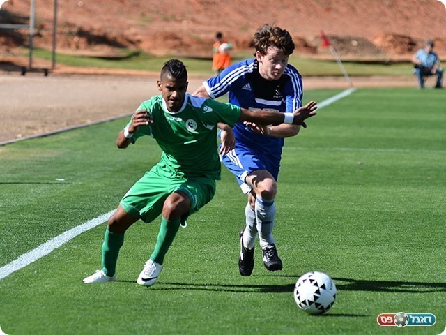 שולוקובסקי ויעקב במאבק על הכדור (ארנון לוי)