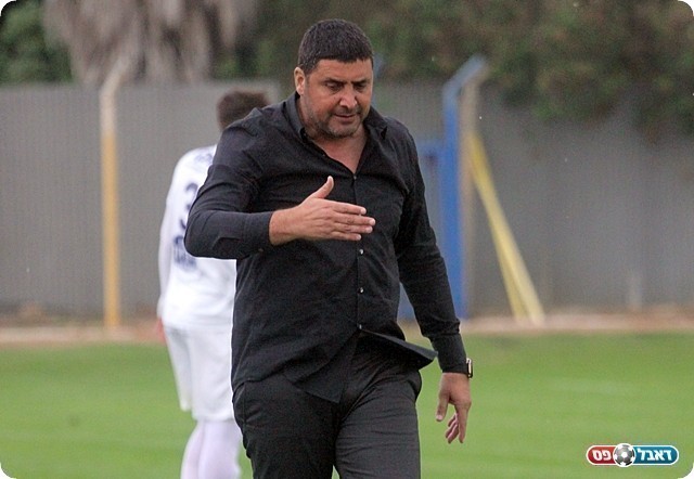 מאמן אשקלון. יובל נעים (לירן דורף)