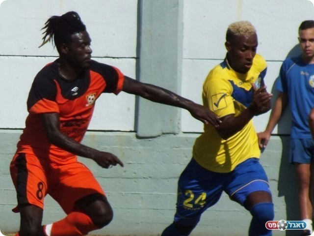 דלה ימפולסקי (בכתום) (פורטל יבנה שלי)