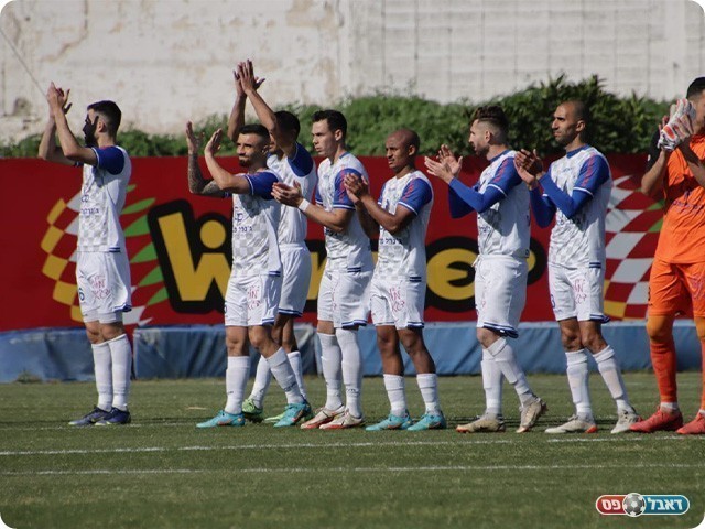 שחקני יפו בפתיחת המשחק (בן מלניק)