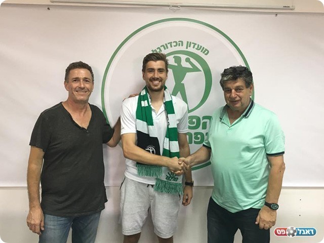 עידן חדש במועדון. יצחק שום (מימין) (האתר הרשמי)