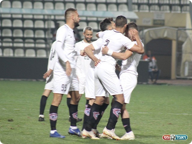 שחקני כאוכב חוגגים את השער הראשון (דאפר מחאמיד)