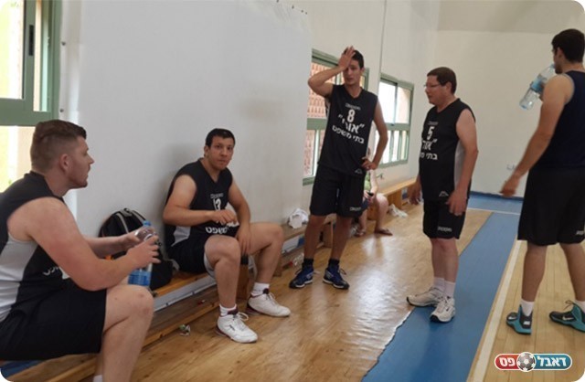 שחקני הנהלת בתי המשפט בלי חילופים (זיו אמויאל)