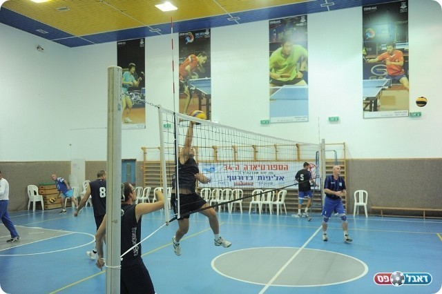 גם הכדורעף נתנו בראש (אילת אין)