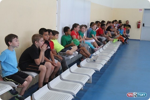 בלטו ביציע: ילדיהם של עובדי "כלל ביטוח" (שלומי גבאי)