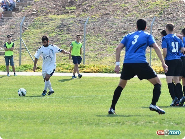 בן דוד עם בעיטה אדירה (ארנון לוי)