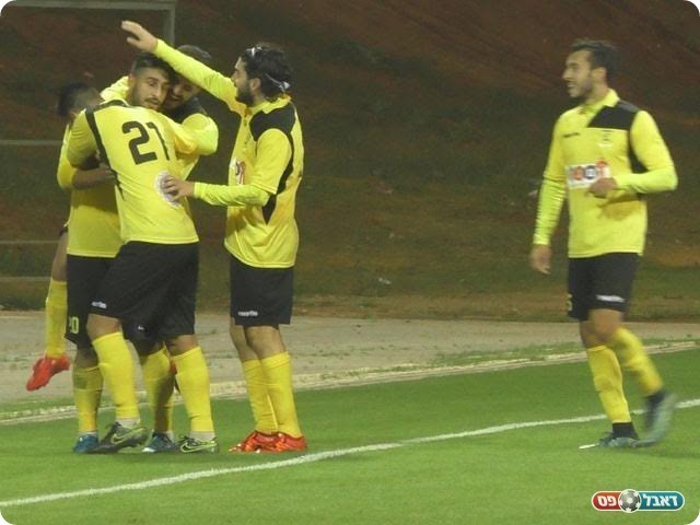 סלמי עם השני של כפר סבא (שקד מורג)