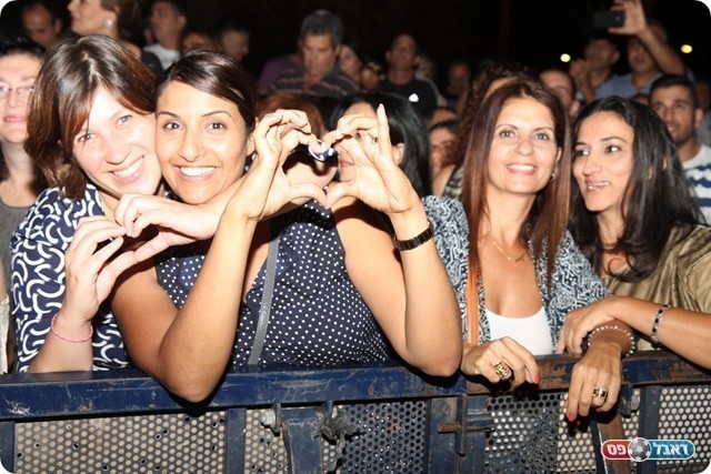 איזה כיף לנוכחים ולנוכחות (שלומי גבאי)