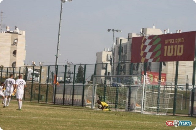 עבודה טובה בין הקורות של מלאכי. לקאו (לוטפי עיסא)