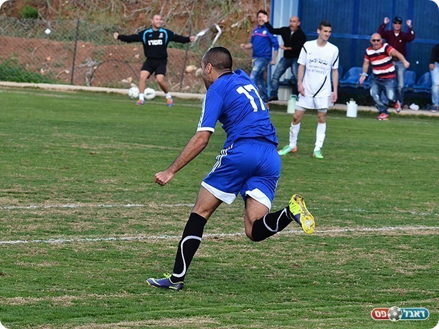 החלוץ שבר בצורת (צילום: ארנון לוי)