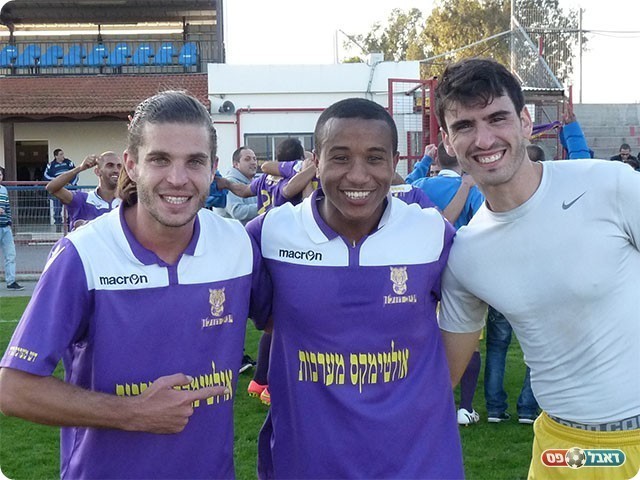 אסמרה (במרכז) שער מדהים של השחקן הצעיר (אלי שמואלי)