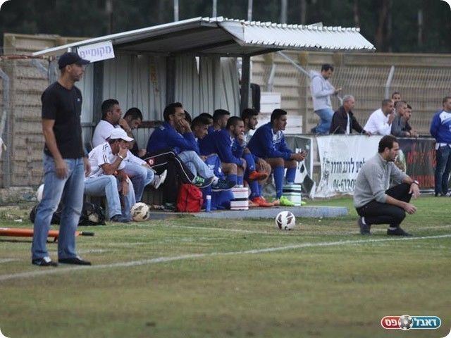 אילוז (מימין) וחלאילה על הקווים (שלומי גבאי)