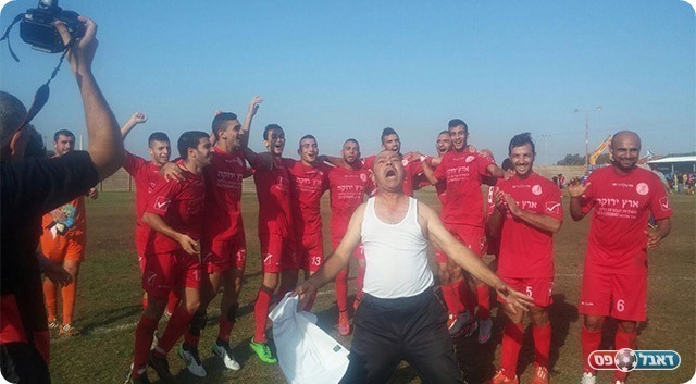 שחקני מג'דל כרום חוגגים (מובאדה פרחאת)