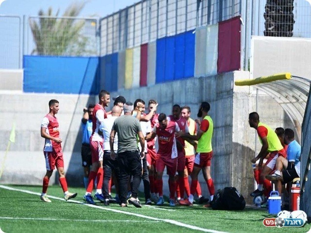 מקווים לחגוג עוד כיבושים וניצחונות. שחקני מגדל העמק (עדי דטליס)