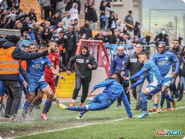 מהומה בין שחקני שתי הקבוצות (איהם ג'אברין)