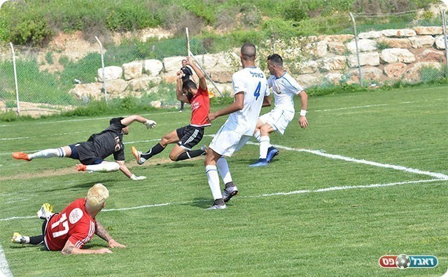 מוהנד כיאל פספס בסנטימטרים ספורים (אבי רביבו)