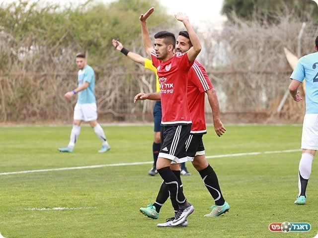 מוטי אוחיון לאחר כיבוש השער. החליט שלא לחגוג (עדי מלול)