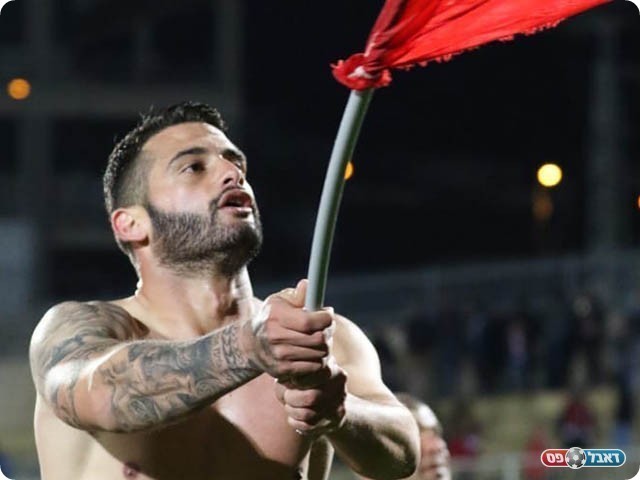 נדב מוניס חוגג עם הקהל (נזיה סולטאן)