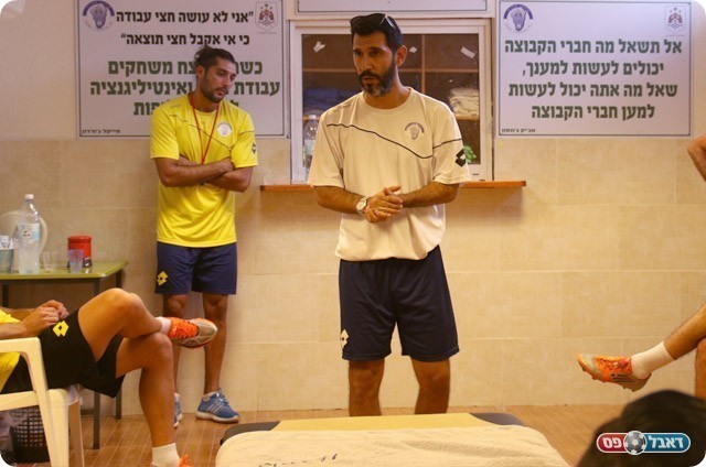 מאמנה של עירוני טבריה. מוריס אוזן (עודד חסין)