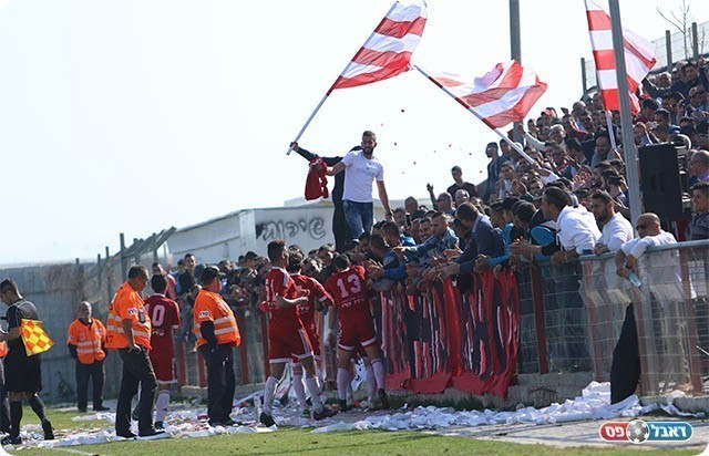 מלכה חוגג את השני עם הקהל (עודד חסין)