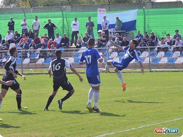 ומנסה את מזלו (צילום: קובי פורטל)