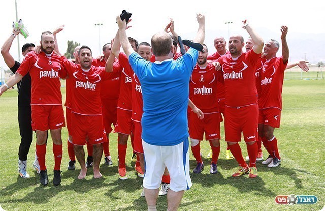 האלופה החדשה (אביב רומשקנו)