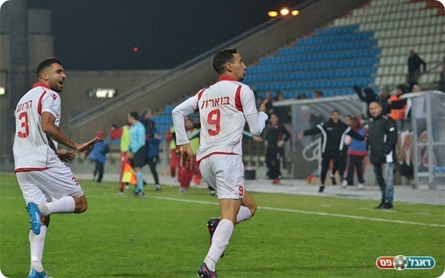 בוארון עונה לקללות של אוהדי חדרה (אבי רביבו)