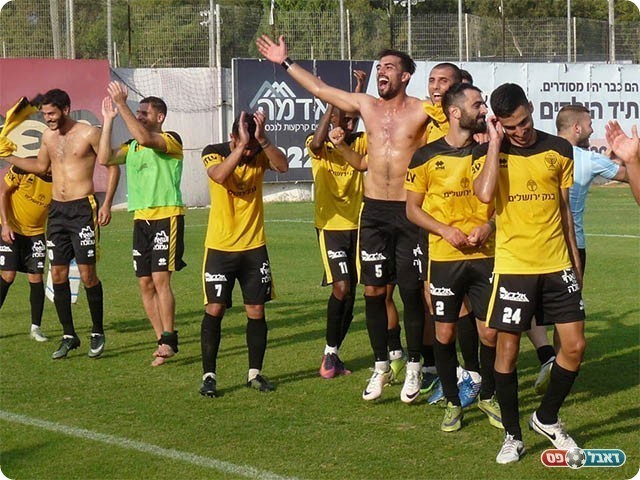 שחקני נורדיה חוגגים בסיום (אלי שמואלי)