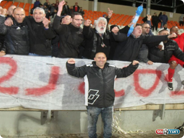 עונה קסומה, שינצור בלבו לעד. מומו ניסטל ואוהדי חדרה חוגגים (שלומי גבאי)