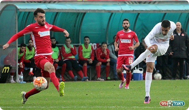 הלמן מנסה לעצור את סהר לוי (לירן דורף)