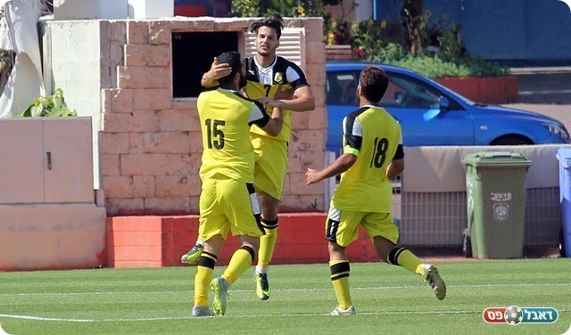 וחוגג (לירן דורף)