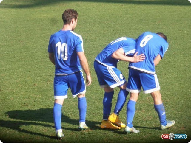 שחקני נשר חוגגים (דור היקה)