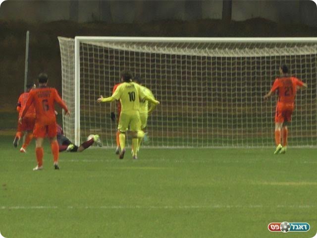 סלמי עם השער הראשון של בית״ר כפר סבא (נאור מורג)