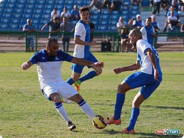 אייל שן מנסה להשיג את הכדור (עדי מלול)
