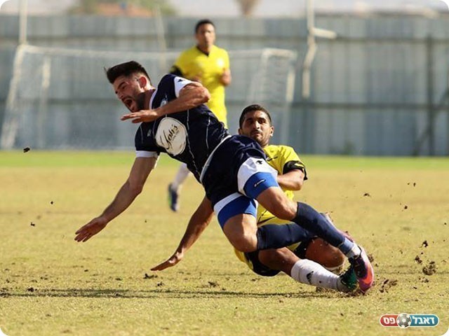 נירן רוטשטיין מקבל תיקול חזק מעדי אלישע (עודד חסין)