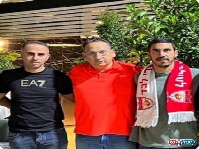 בימים שהיחסים היו שונים. ד"ר סמארה ועבד טיטי במעמד ההתחמה של עדי נמני (עמוד הפייסבוק של מ.ס טירה)