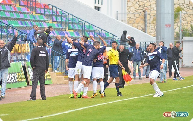 בוארון חוגג שער בכורה עם החברים (ארנון לוי)