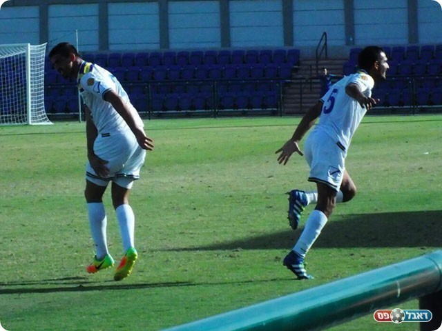 עומרי כהן (מימין) (פורטל יבנה שלי)