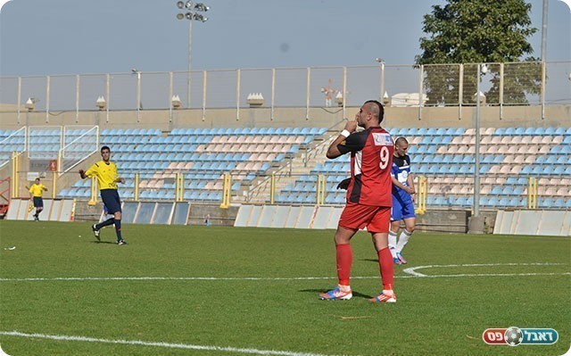 זיאדה עונה למבקרים (ארנון לוי)