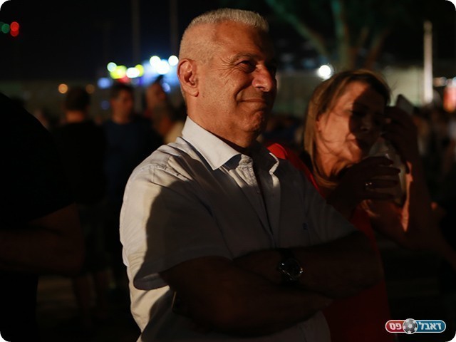 להוריד בפניו את הכובע (עדי מלול)