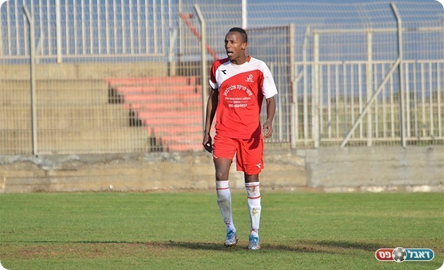 עזרא דסטה (אבי רביבו, BEST-BALL)