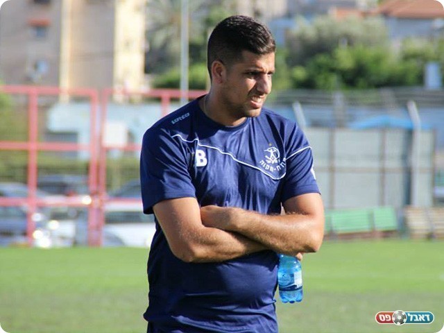 מאמנה של פתח תקווה, עידן בראון (עודד חסין)