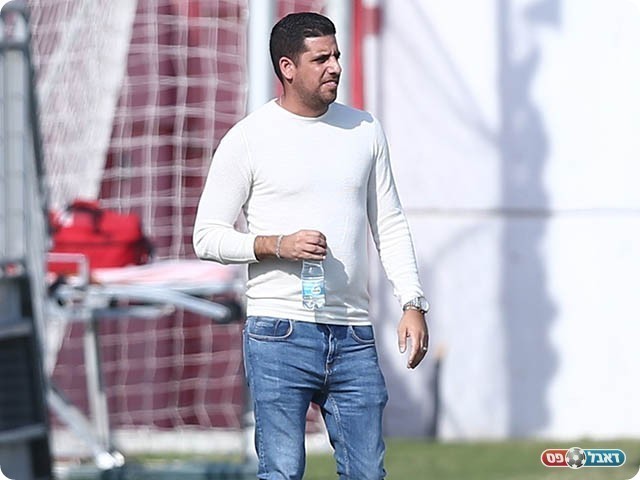 הוא דווקא יכול לחייך. עידן בראון מאמן הרצליה (payperlens)