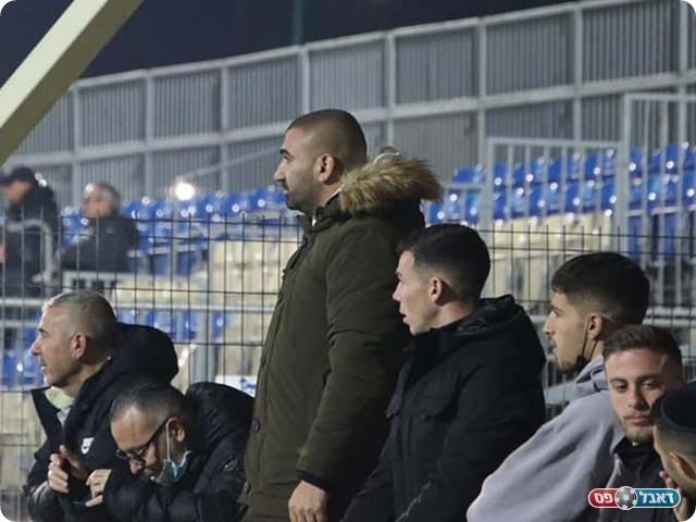 צפה מהיציע. ערן לוי (בן מלניק)